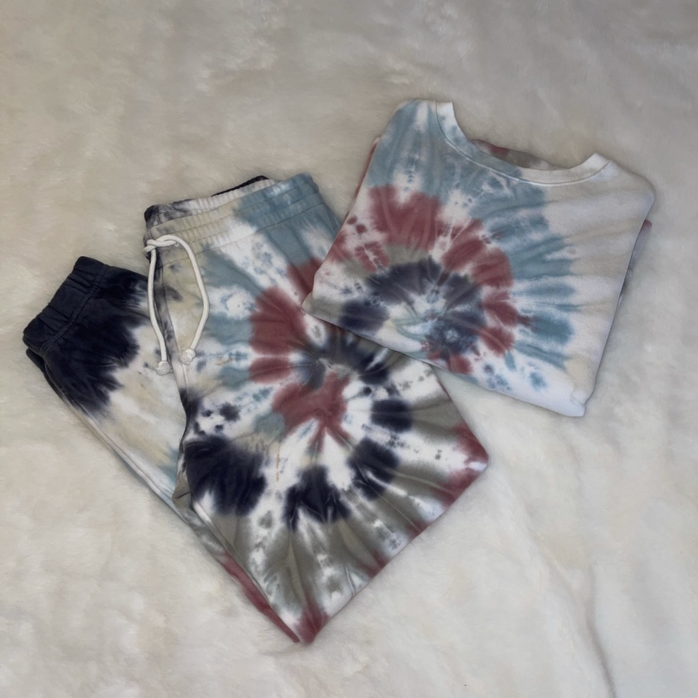 Tna tie dye sweatshirt and sweatpants set